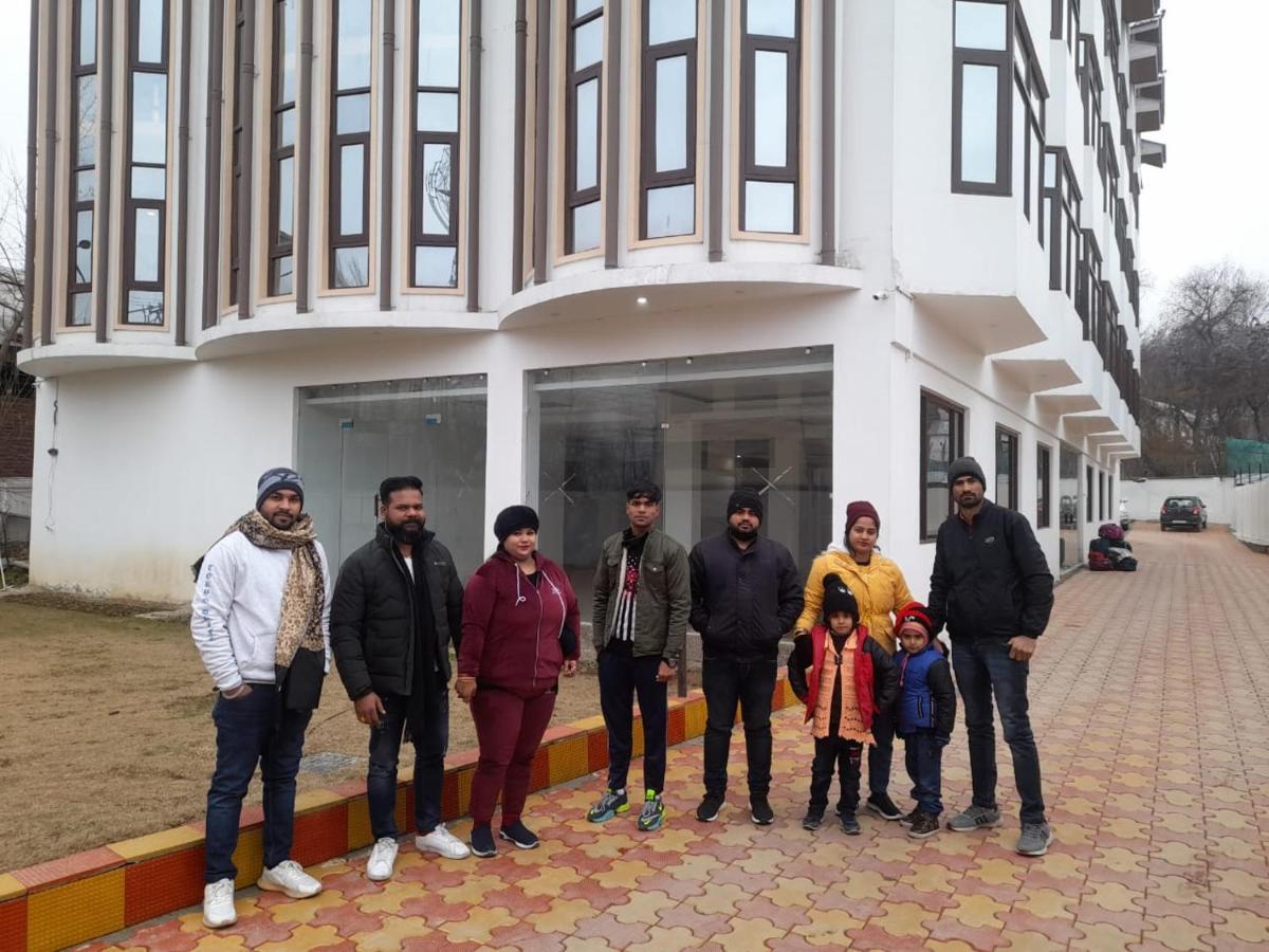 Hotel Zoon Dabb Srinagar Airport Kashmir Екстериор снимка
