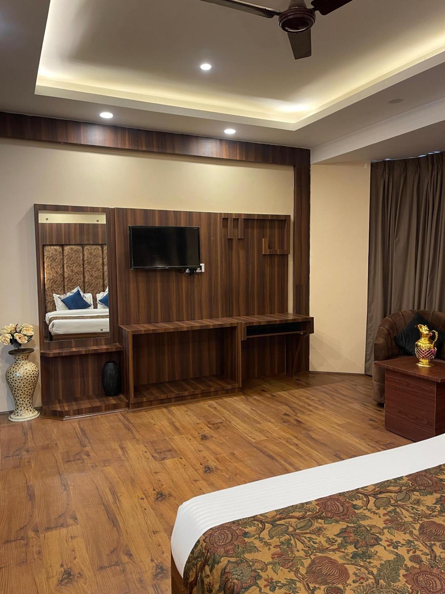 Hotel Zoon Dabb Srinagar Airport Kashmir Екстериор снимка