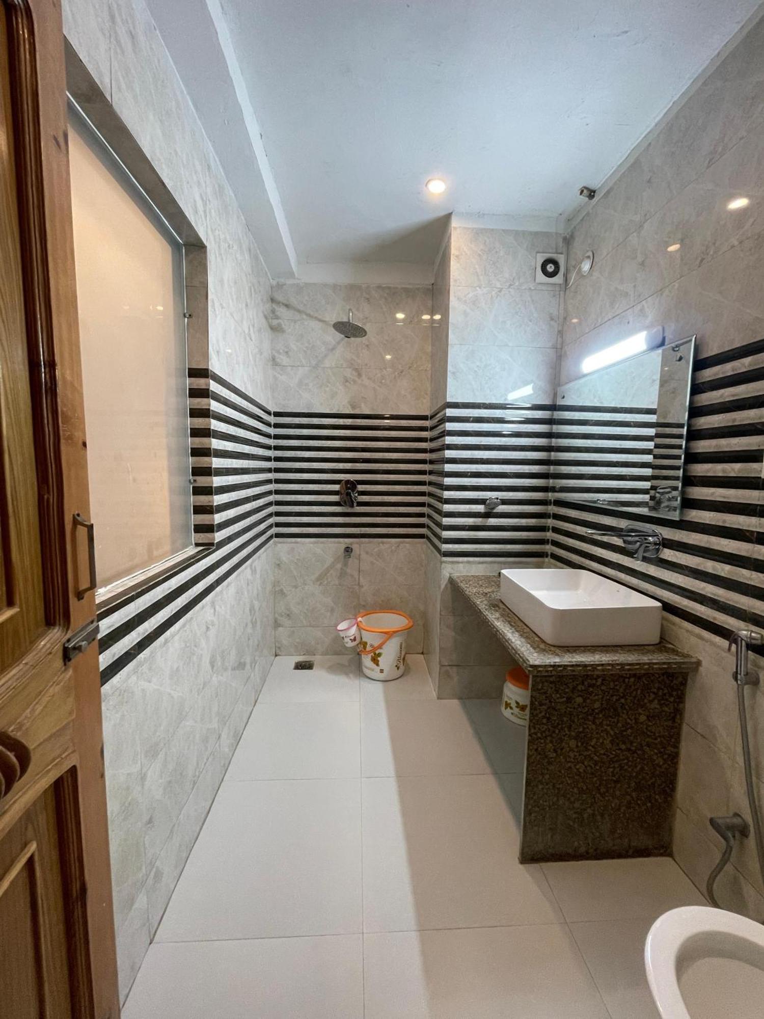 Hotel Zoon Dabb Srinagar Airport Kashmir Екстериор снимка